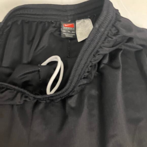 NIKE Oakland Las Vegas RAIDERS Practice Shorts Men's Size XL Black - Picture 9 of 9